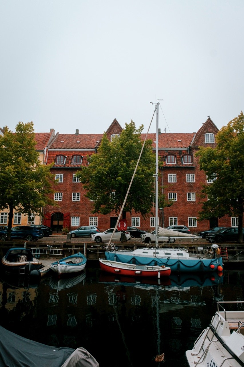A photo of a foggy canal in Christianshavn on an autumn morning