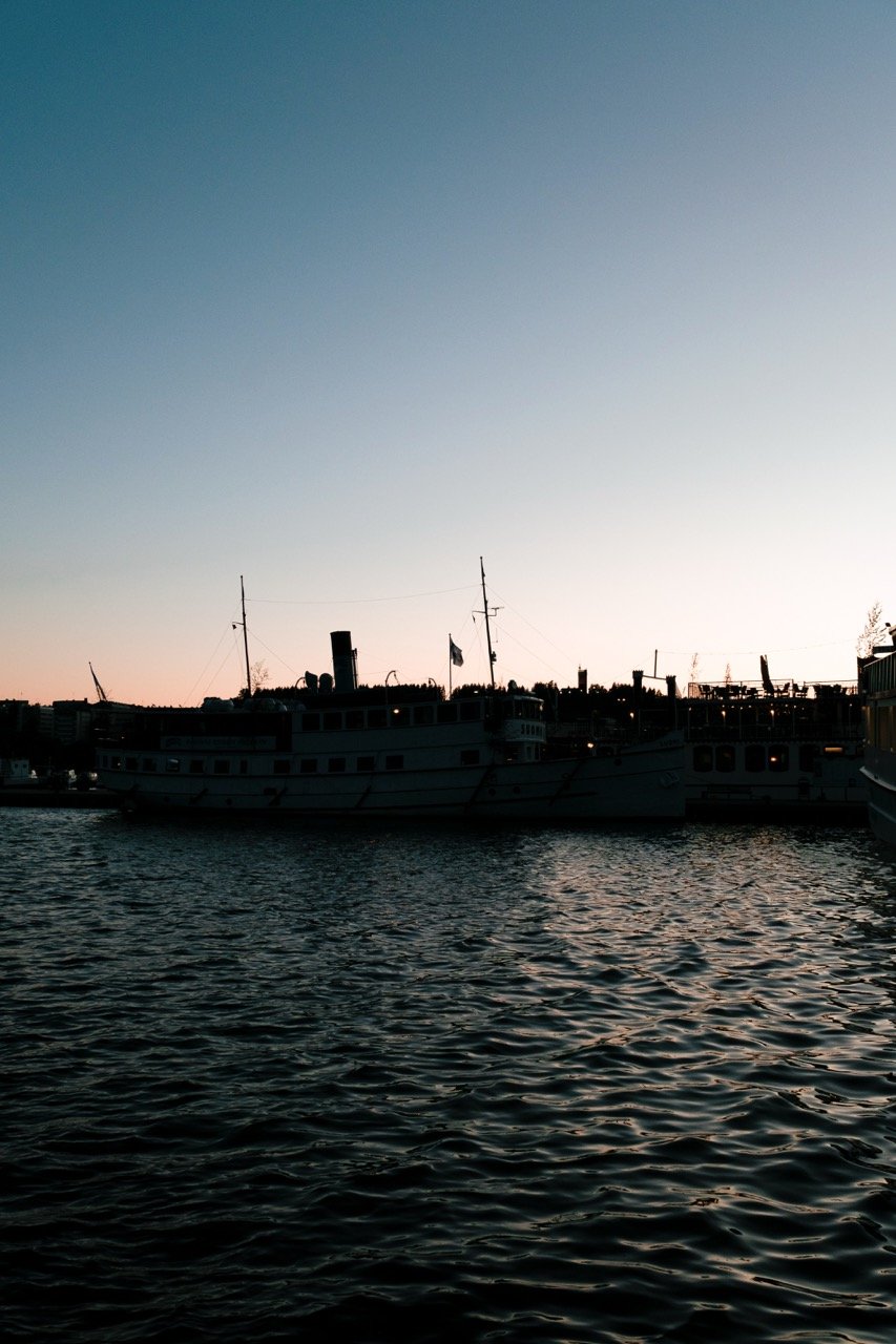 A photo of the harbor in Jyväskylä, Finland, around midnight in the summer