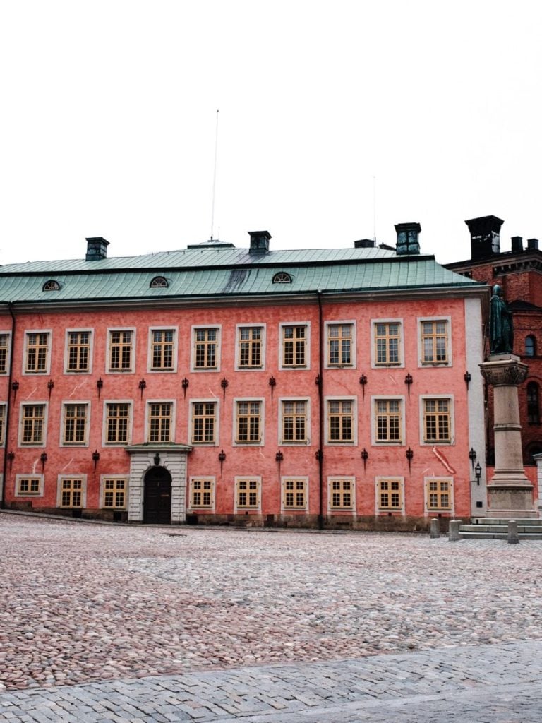 Photo of a pink building in Riddarholmen, Stockholm