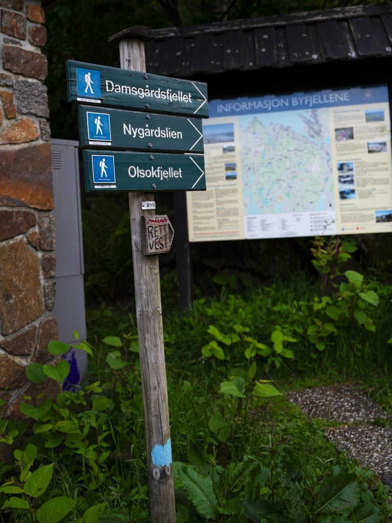 The signpost to Damsgårdsfjellet in Bergen, Norway
