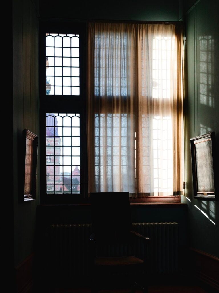 A room inside Frederiksborg Slot with the sun shining through the window