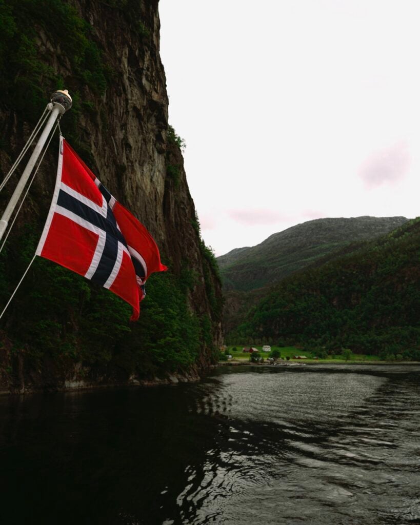 A flag of Norway on a fjord tour