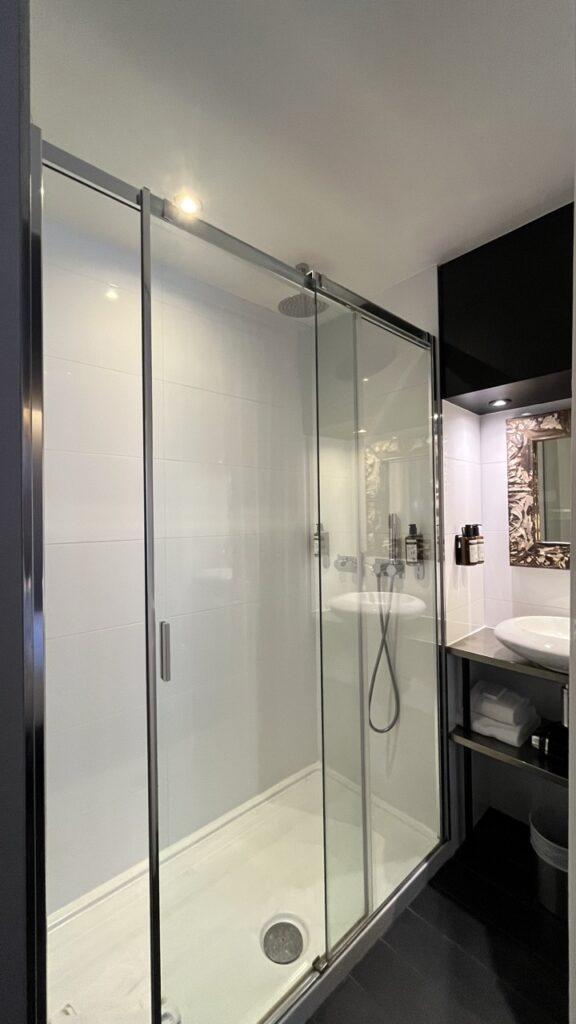 The shower in the Grand Hotel Lafayette, Paris