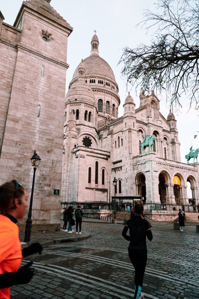 People running in Montmartre, Paris