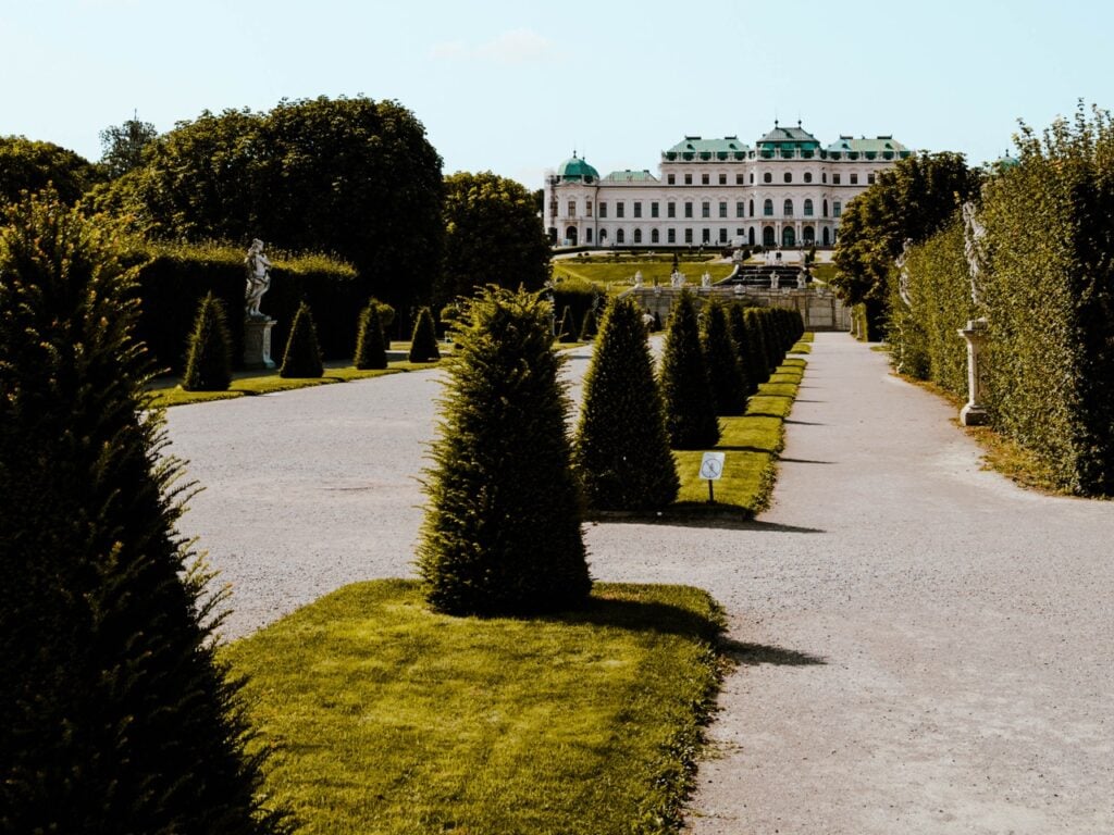 Landscape photo of Belvedere Palace in Vienna