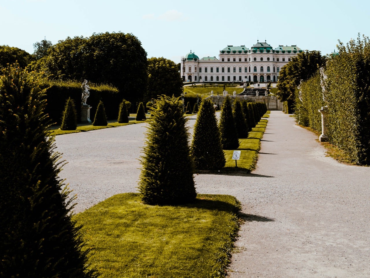 Landscape photo of Belvedere Palace in Vienna