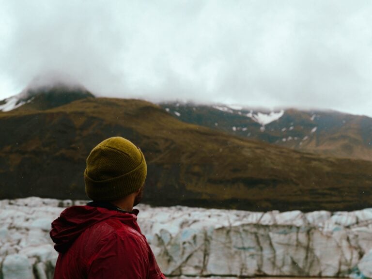 A man looking at Svínafellsjökull in Iceland