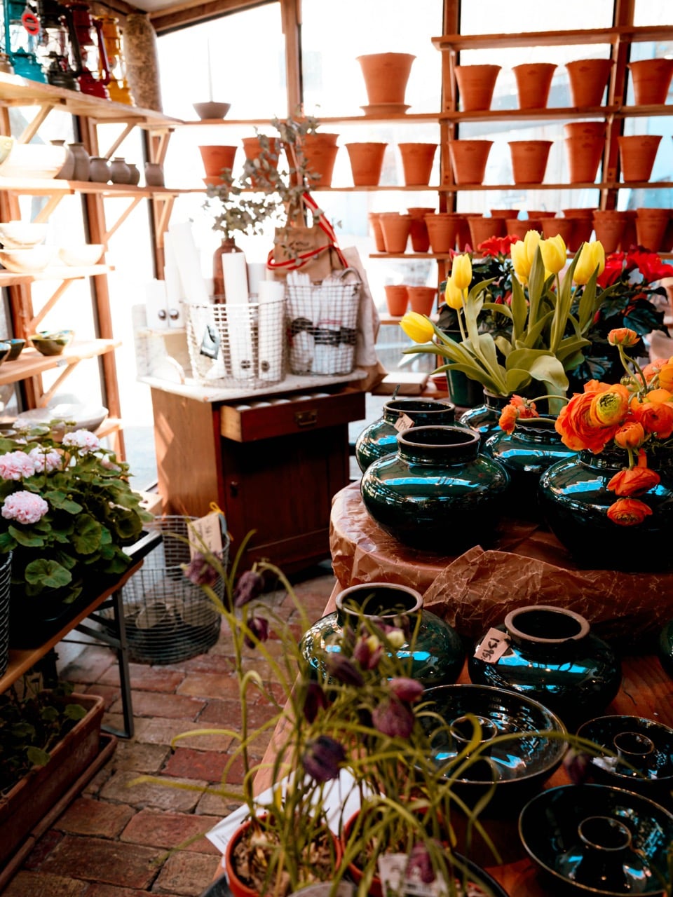 Flowers and ceramics at Mölle Krukmakeri