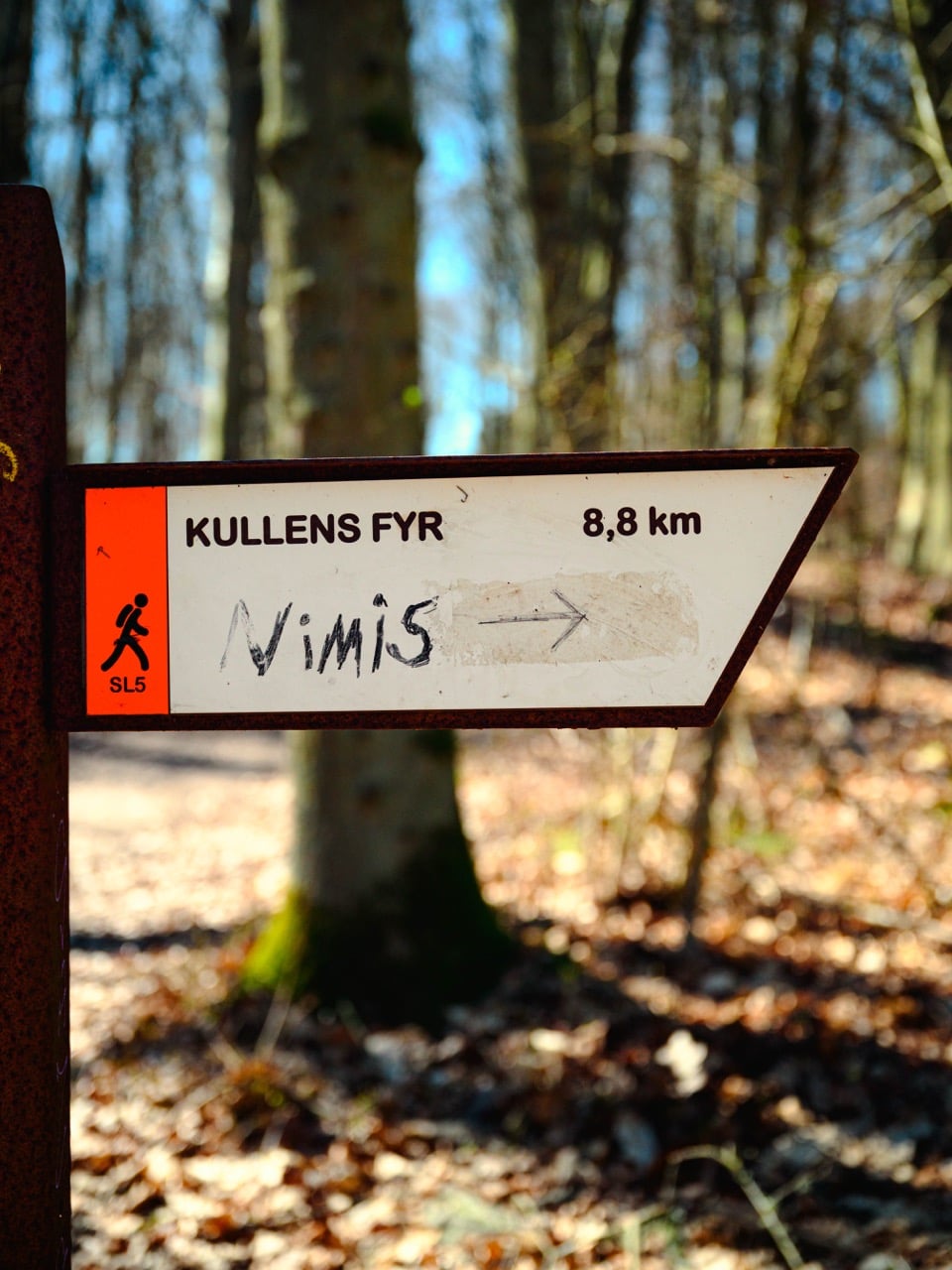 A sign for the path to Nimis in Sweden