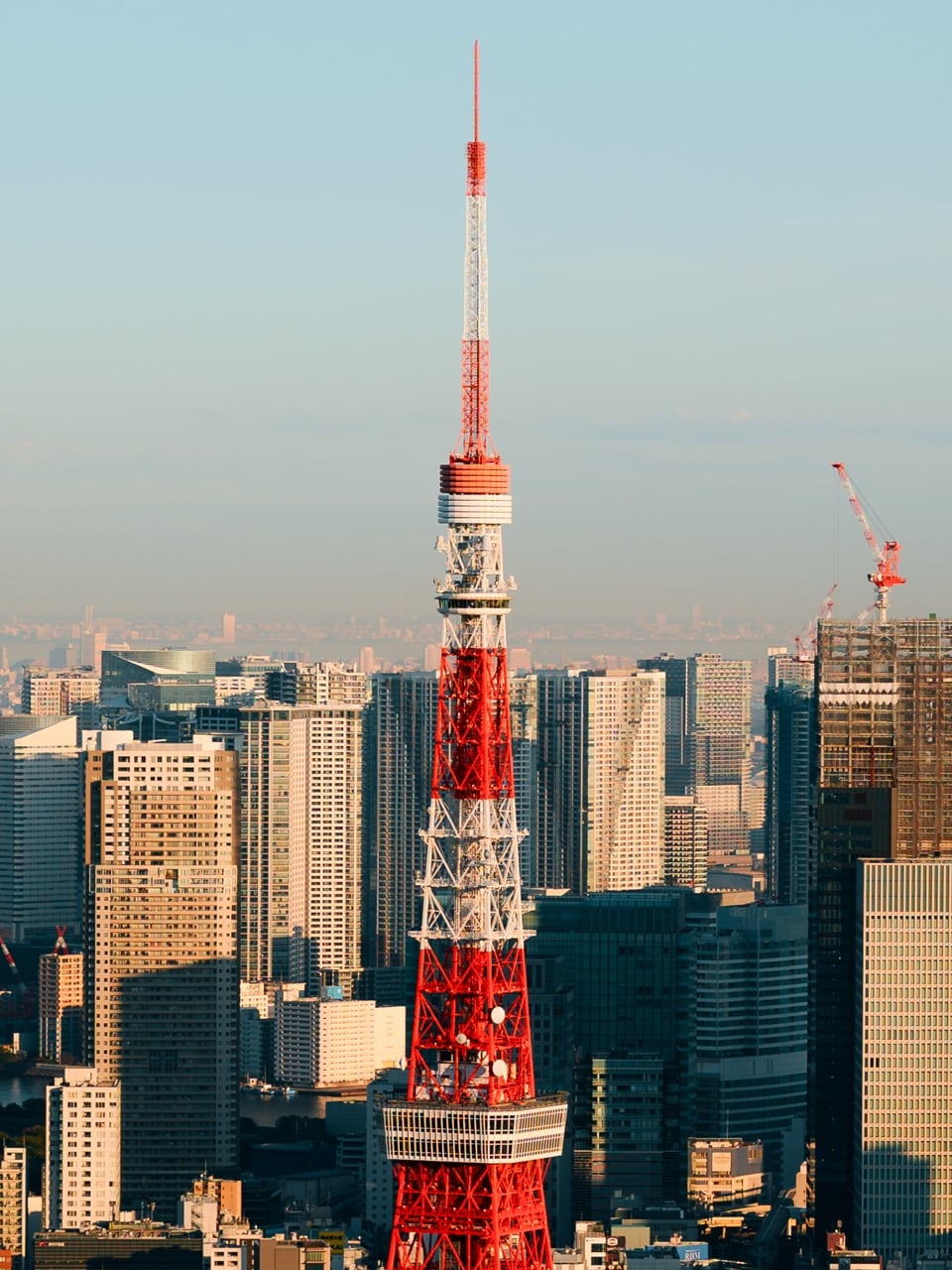 A close-up of the Tokyo Tower from Roppongi Hills