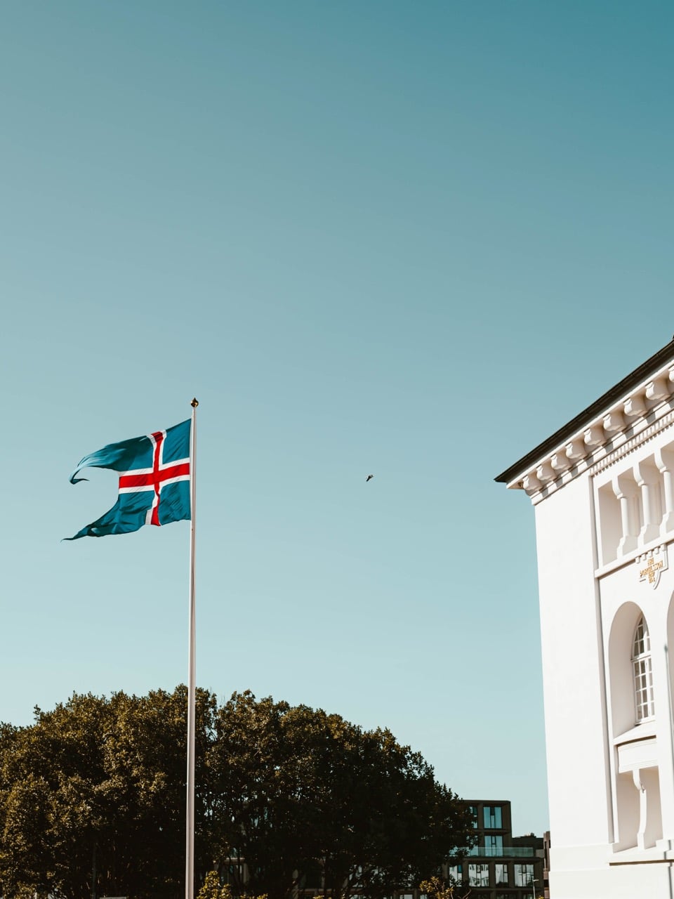 An Icelandic flag close to a building in Reykjavík